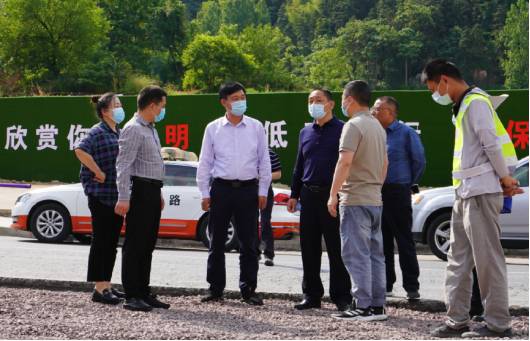 六安市公路管理處黨委書(shū)記、主任楊廣來(lái)一行蒞臨指導(dǎo)我司項(xiàng)目